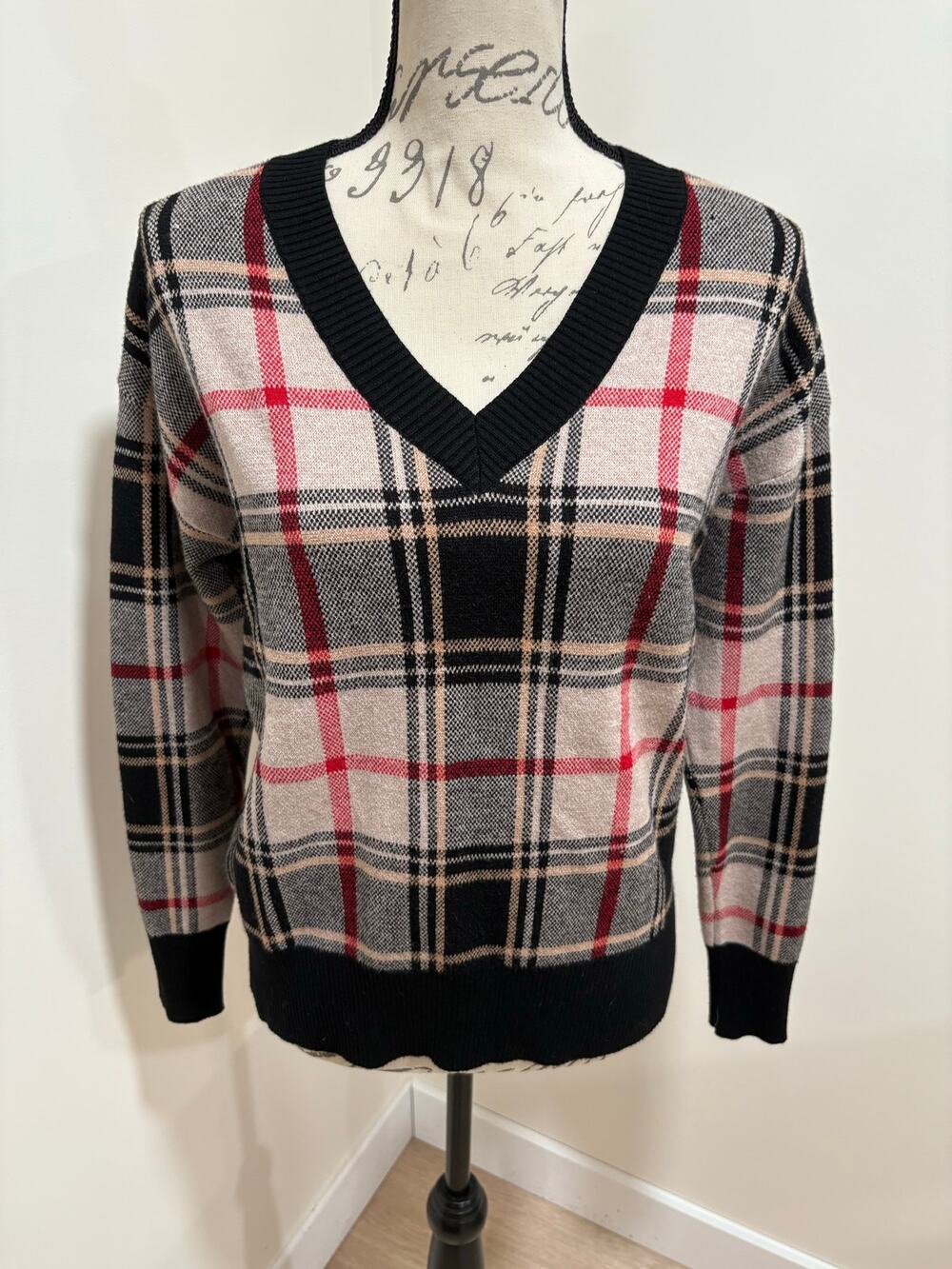 Tahari Plaid Sweater Size Small